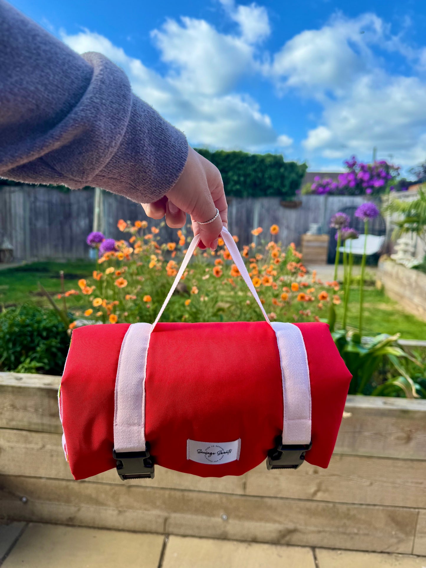 Cherry Pub & Picnic Settle Mat