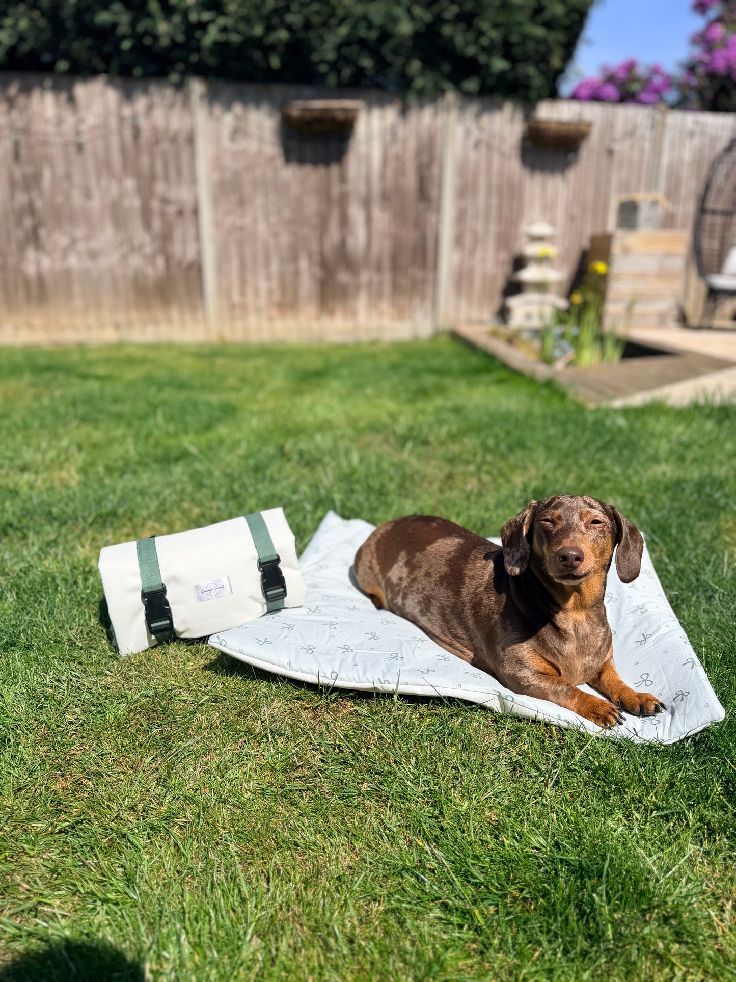 Sublime Sage & Cream Pub & Picnic Settle Mat